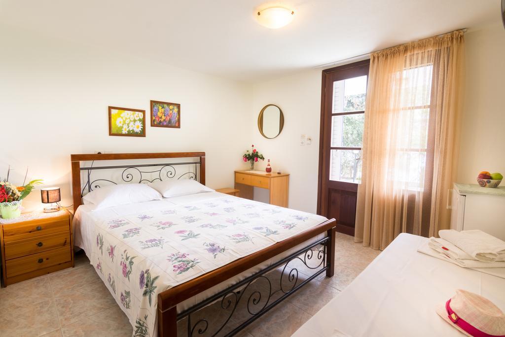 Pension Giannis Αdults Only Koinira Ngoại thất bức ảnh